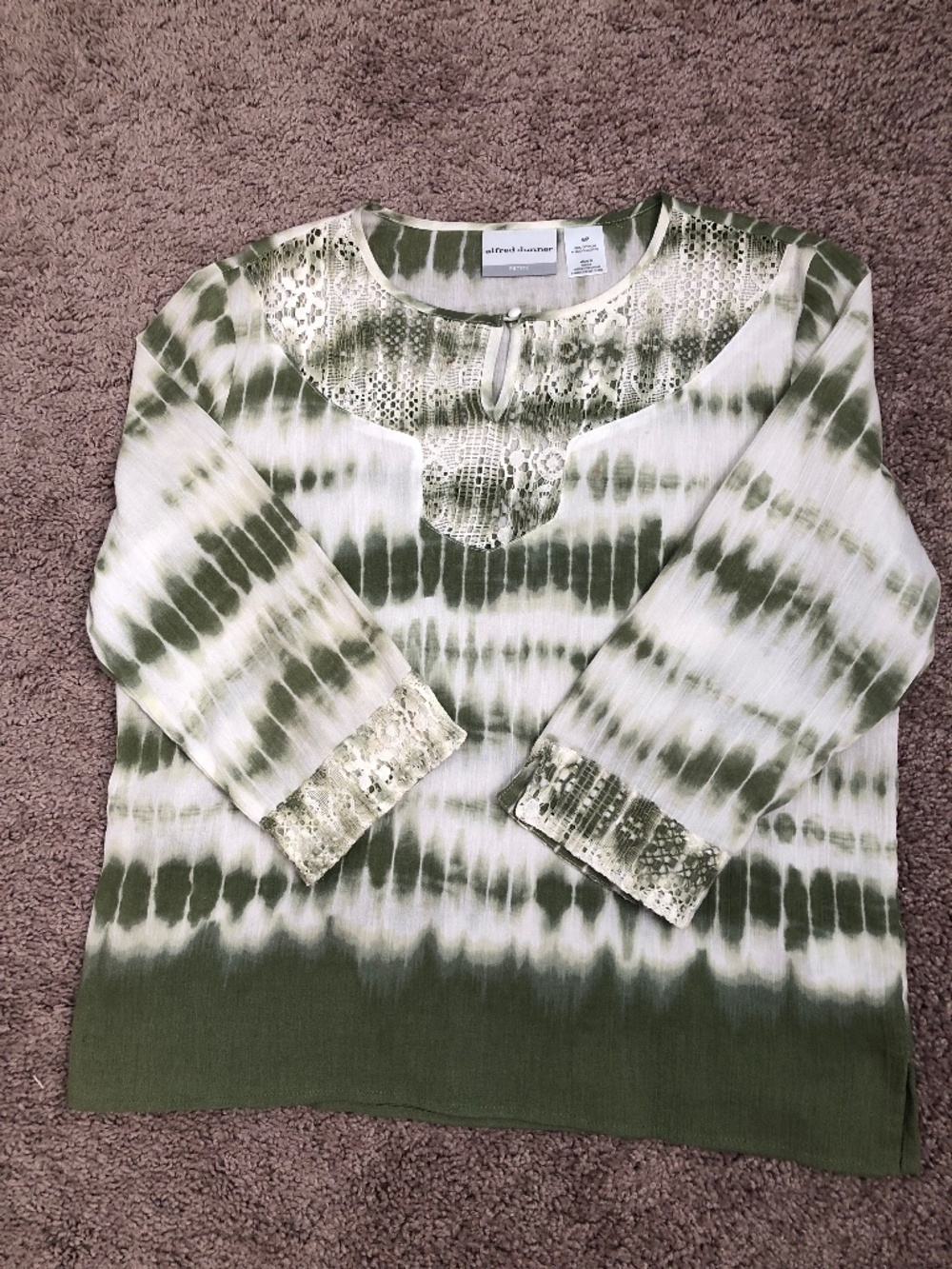 Alfred Dunner Women’s Top size 6P Long Sleeve Green/White Geometric Design